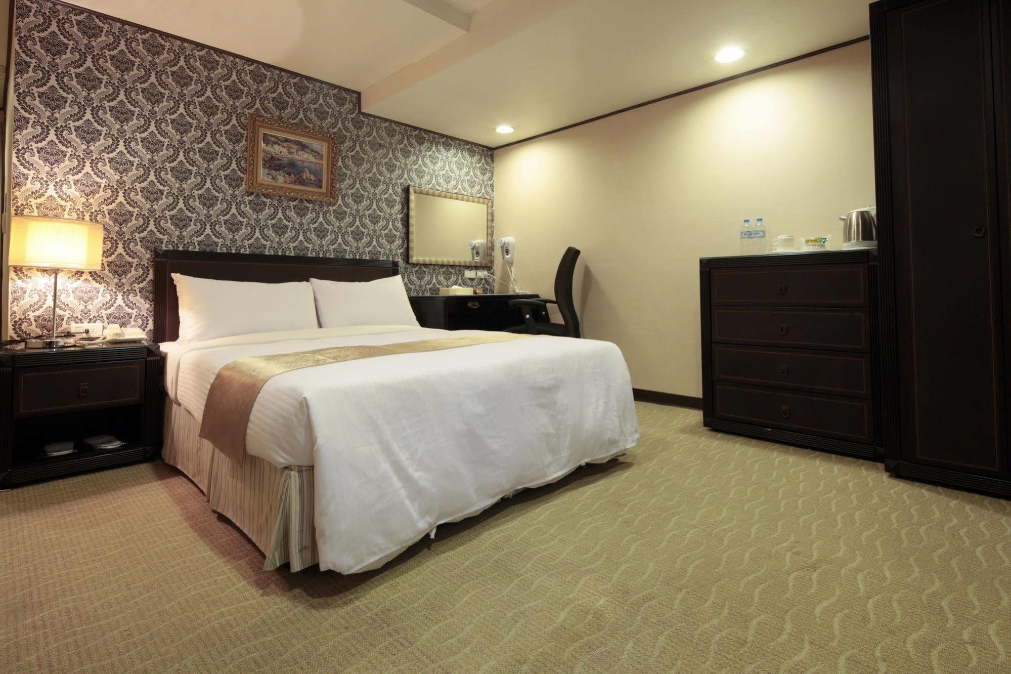 Lincoln Hotel Tainan Exterior photo